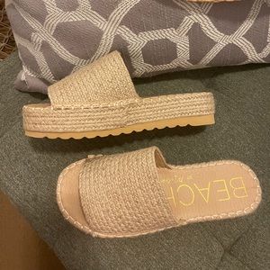 Beach by Matisse slides. Size 8.  Brand new. Never been worn.